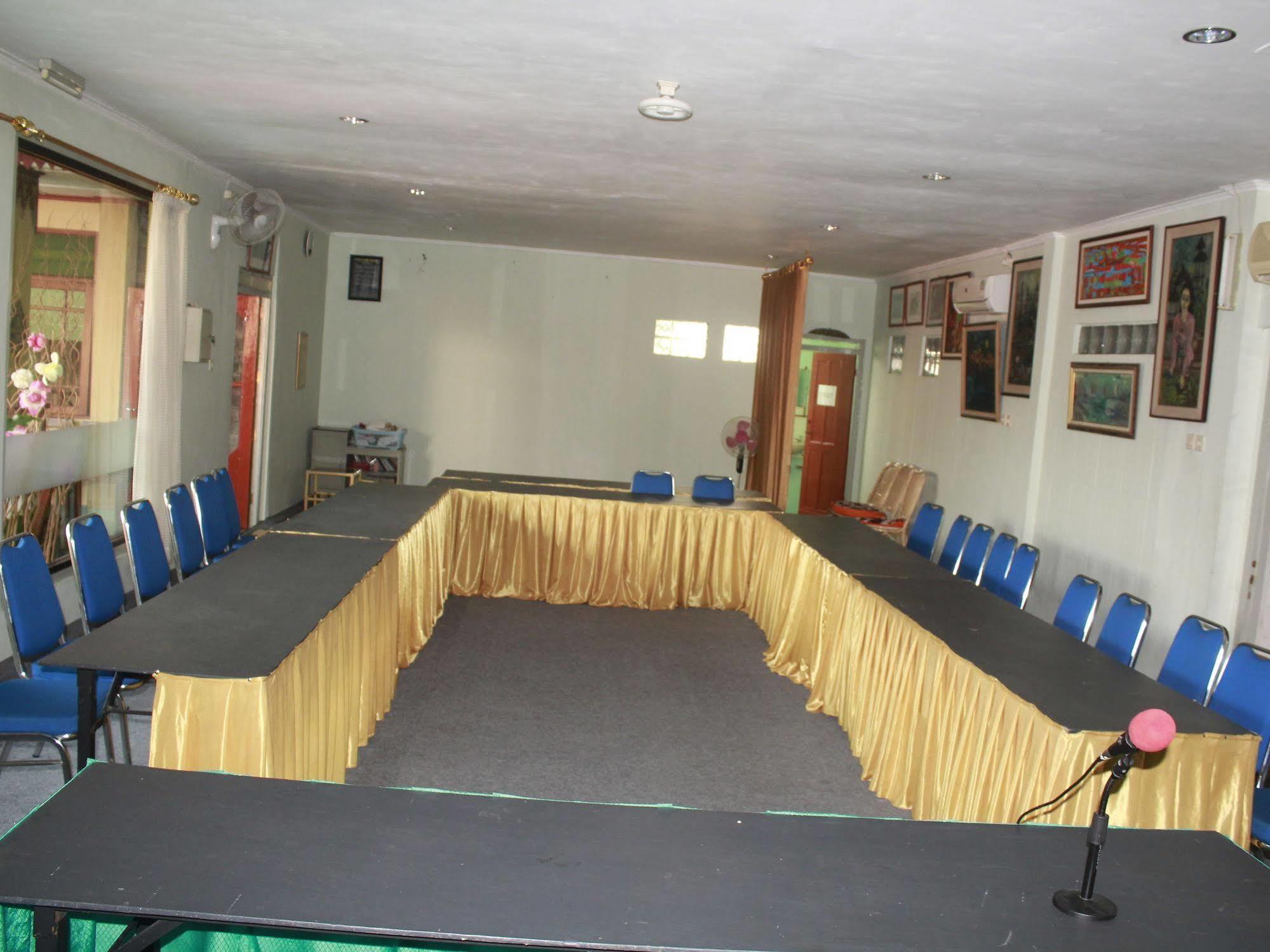 יוגיאקרטה Oyo 585 Hotel Perwita Sari מראה חיצוני תמונה