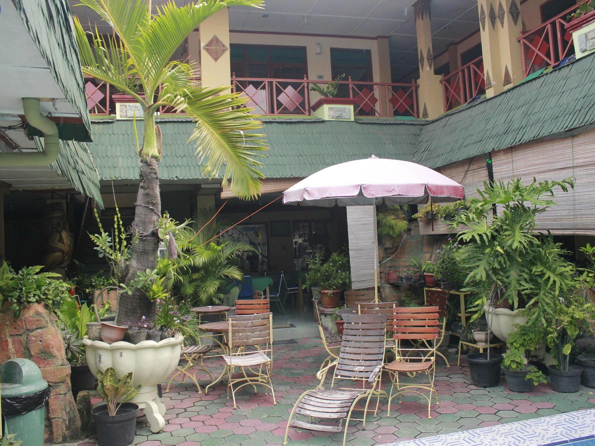 יוגיאקרטה Oyo 585 Hotel Perwita Sari מראה חיצוני תמונה