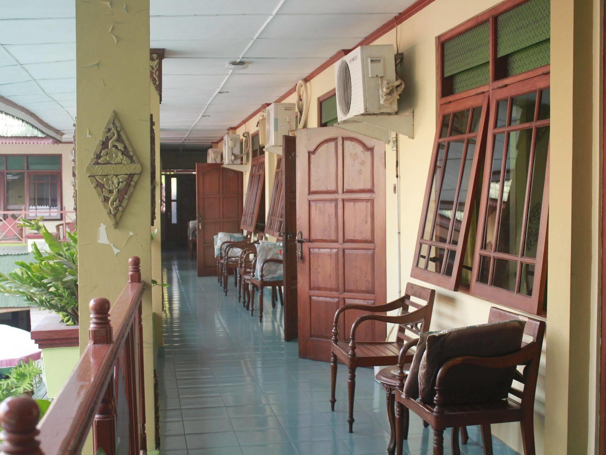 יוגיאקרטה Oyo 585 Hotel Perwita Sari מראה חיצוני תמונה